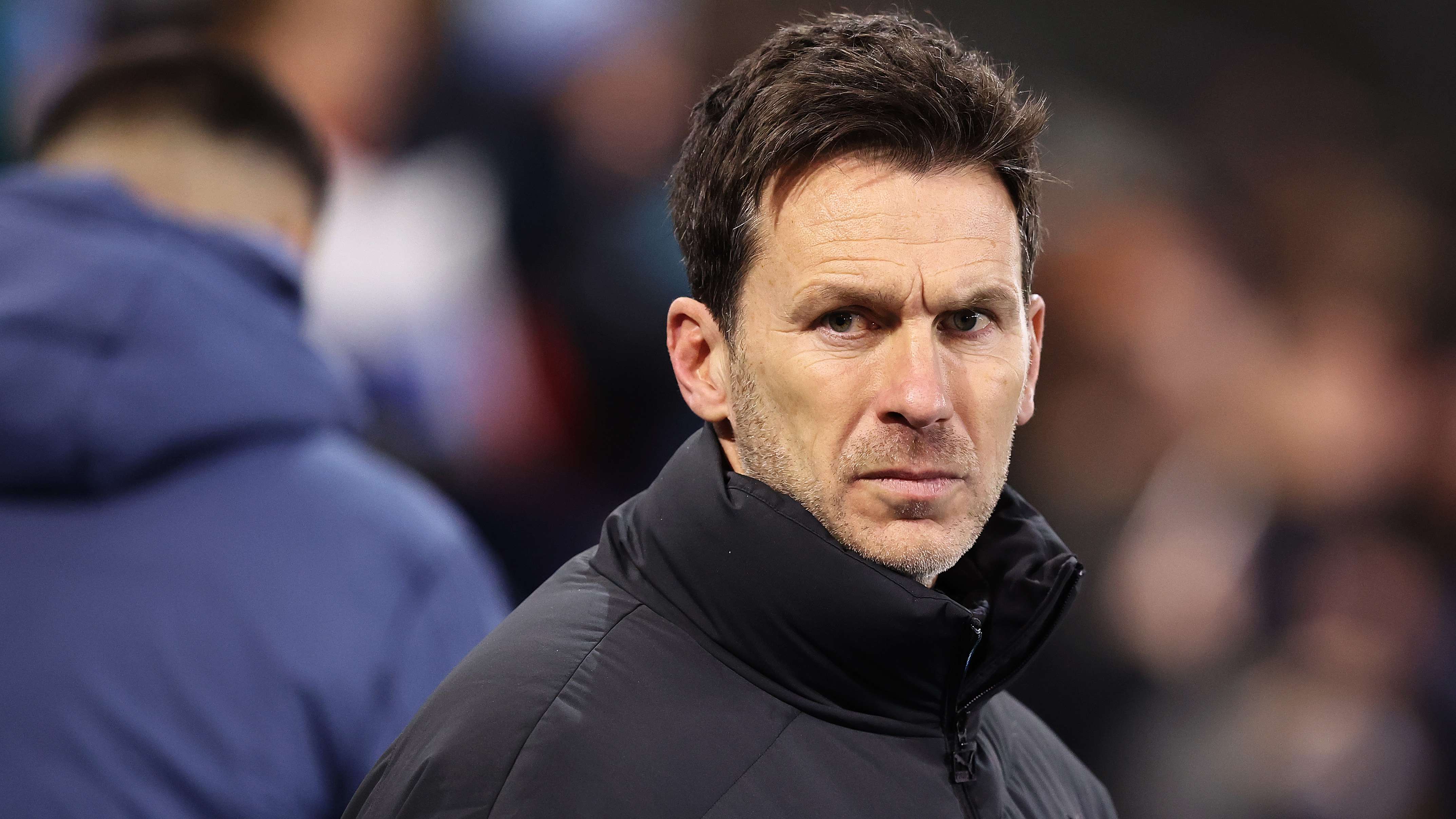 通过她的努 通过她的努